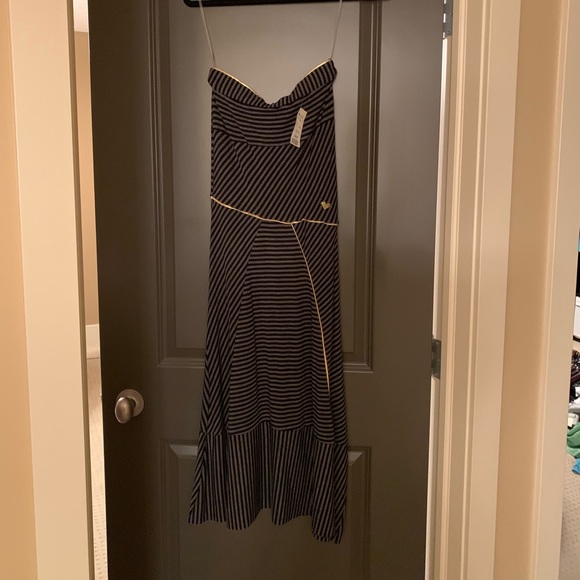 🇨🇦 Casual strapless gold trim dress - Picture 2 of 4